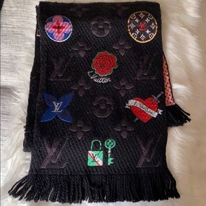LV knit scarf